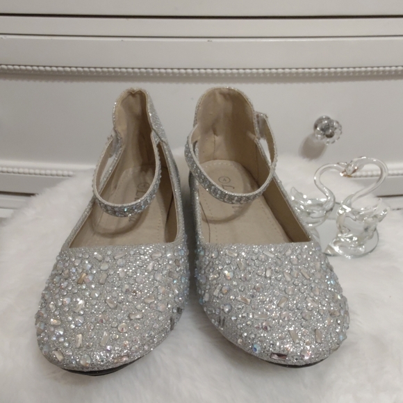 Elegant Silver Girl\'s Shoes Size 4